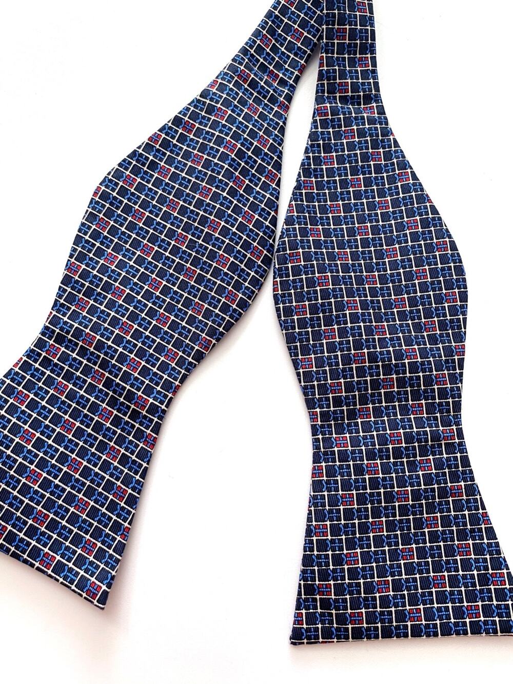 Daniel Cremieux Bow Tie Nwt 100% Silk Navy Blue w/ Geo Bowtie